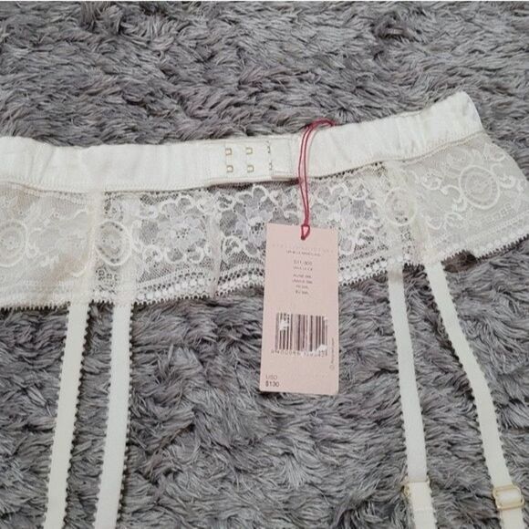 Stella McCartney Ophelia Whistling Garter Belt - Picture 5 of 7